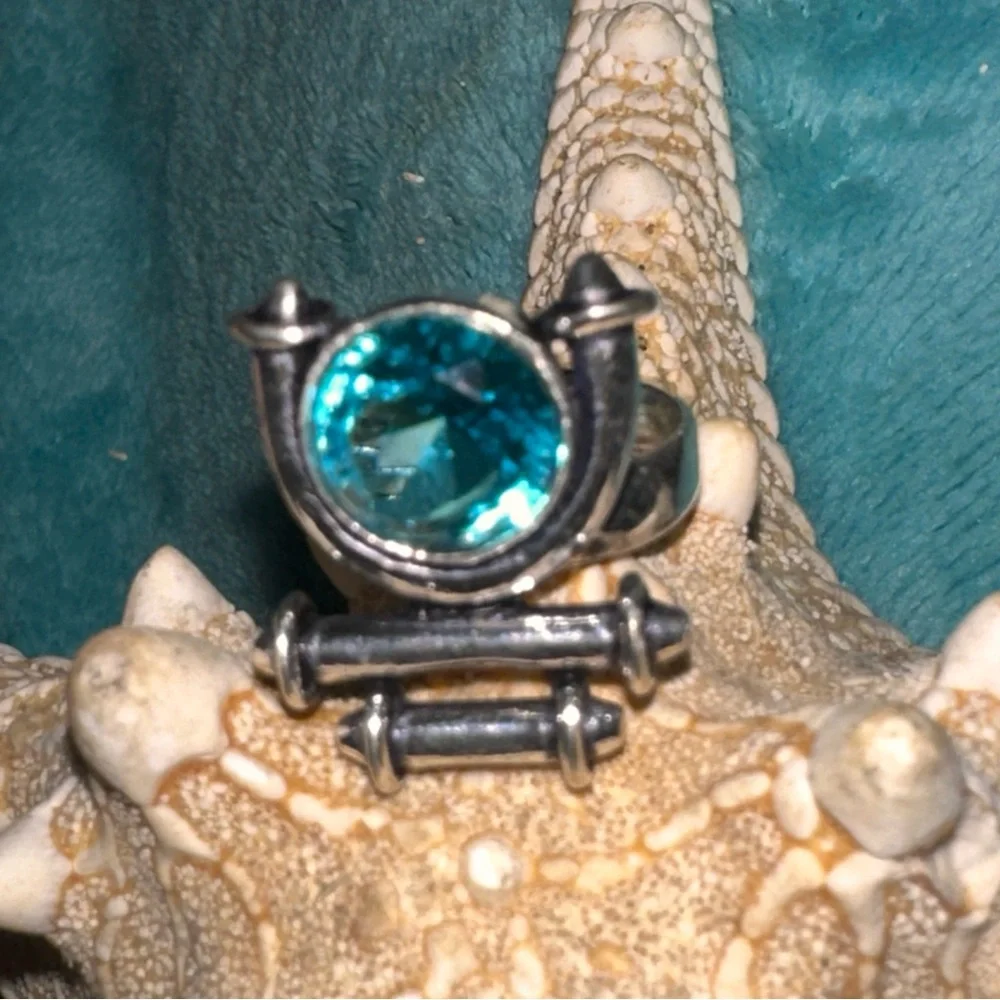 Modern Blue Quartz handmade statement Ring - Picture 5 of 8